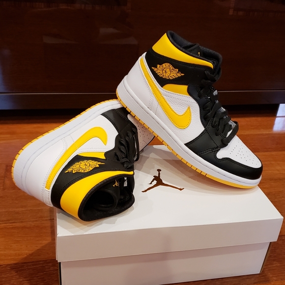 air jordan 1 mid laser orange